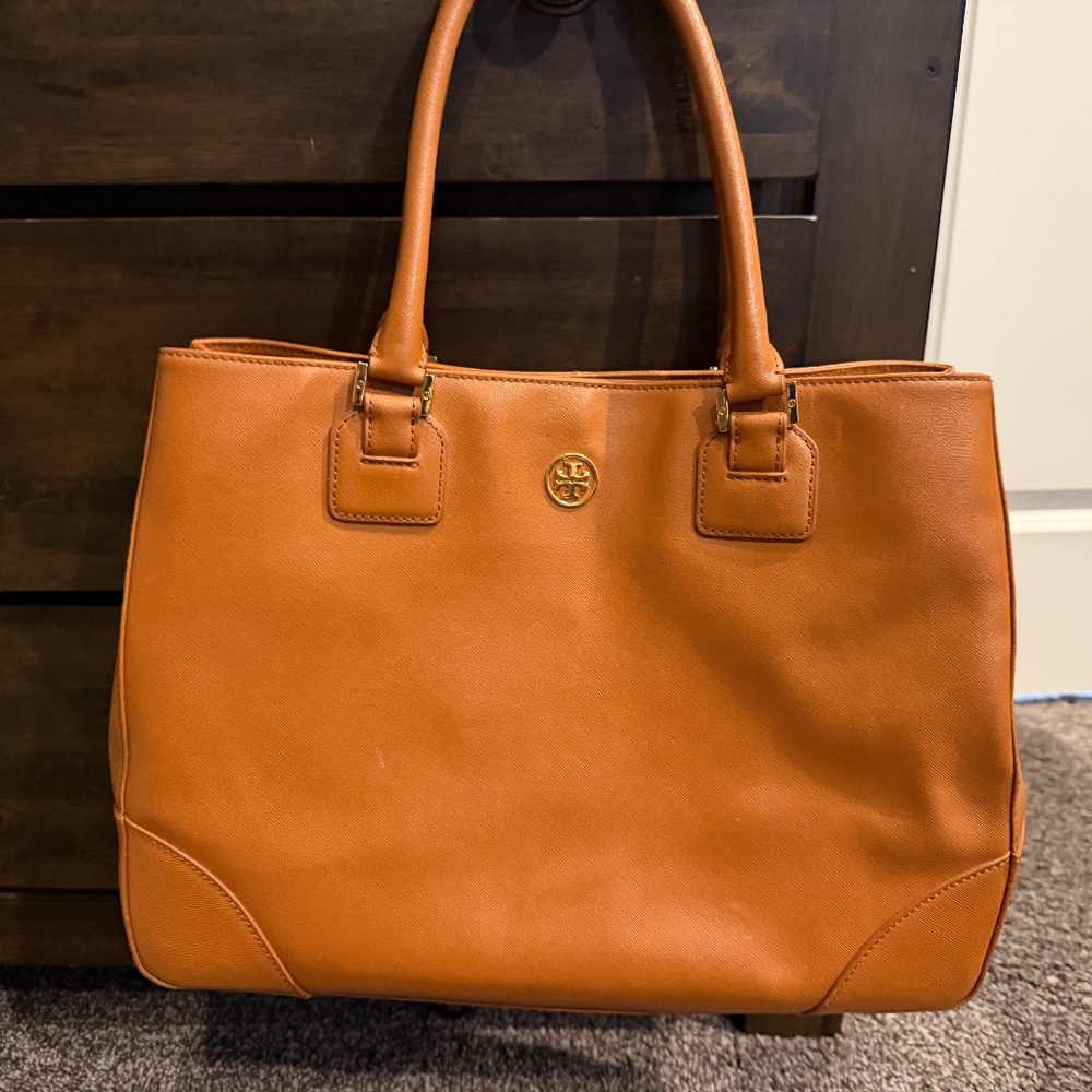 Authenticl Brown Leather Tory Burch Tote in like new condition purch at Von Maur